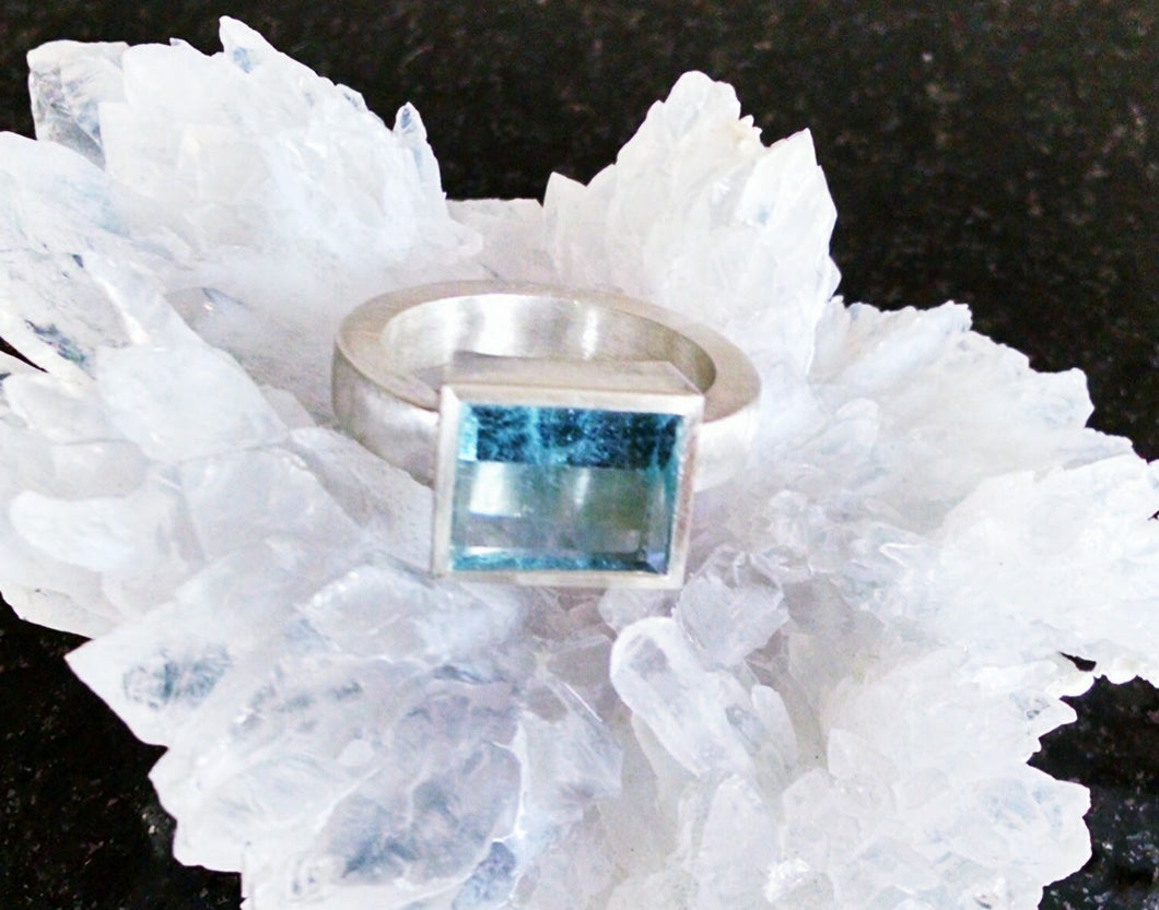 Aquamarine mirror cut ring in silver