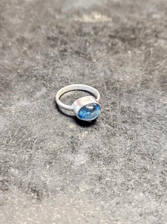 Blue topaz cabochon ring