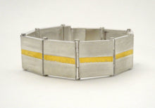 Load image into Gallery viewer, Hinged bracelet with keum boo
