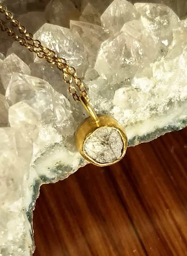 Diamond slice necklace in gold