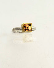 Load image into Gallery viewer, Zircon ring in gold and silver
