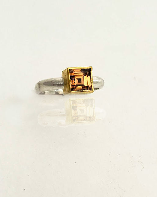 Zircon ring in gold and silver